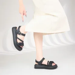 Collegiate Essence Low-Top Sneakers