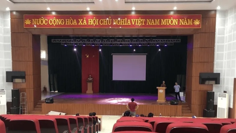 Âm thanh hội trường nhỏ phục vụ các hoạt động như họp ý kiến, văn nghệ, hội thảo Âm thanh hội trường nhỏ phục vụ các hoạt động như họp ý kiến, văn nghệ, hội thảo